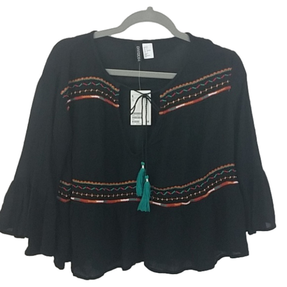 𝅺NWT Divided H&M boho blouse sz 4 tassle embroidery